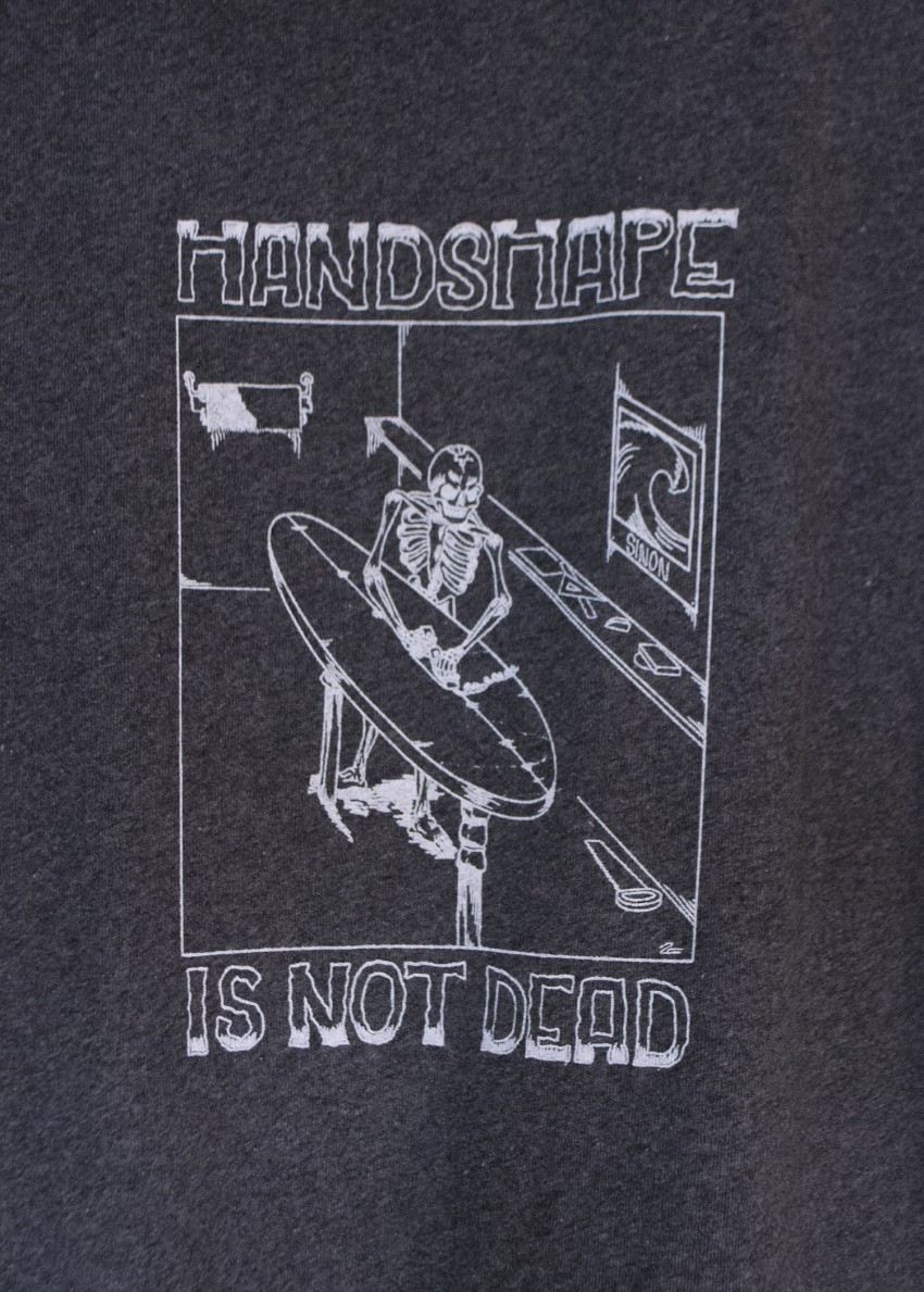 Tee-shirt Handshape is not dead